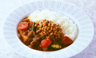 夏野菜カレー納豆添え